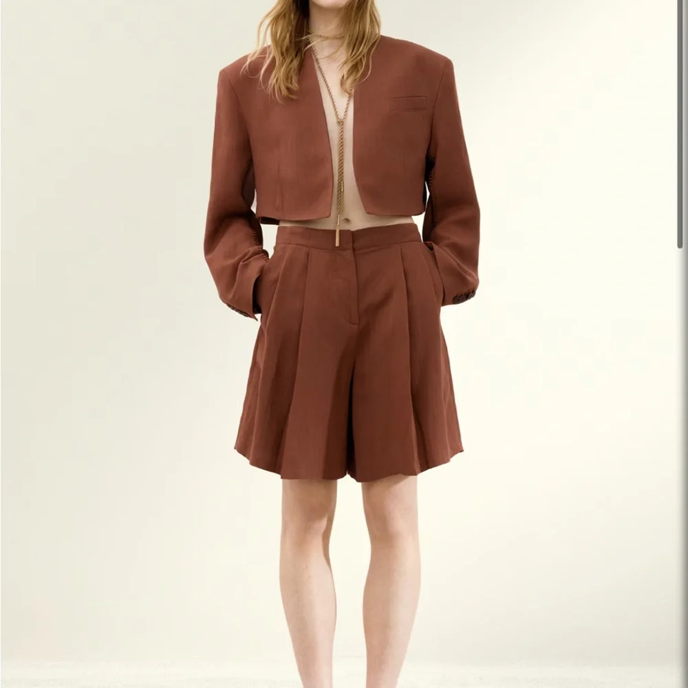 NWT H&M STUDIO COLLECTION CROPPED LINEN-BLEND BLAZER (Size XL) - Picture 3 of 9